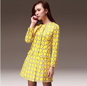 曼天雨服饰加盟店面案例与产品展示解析